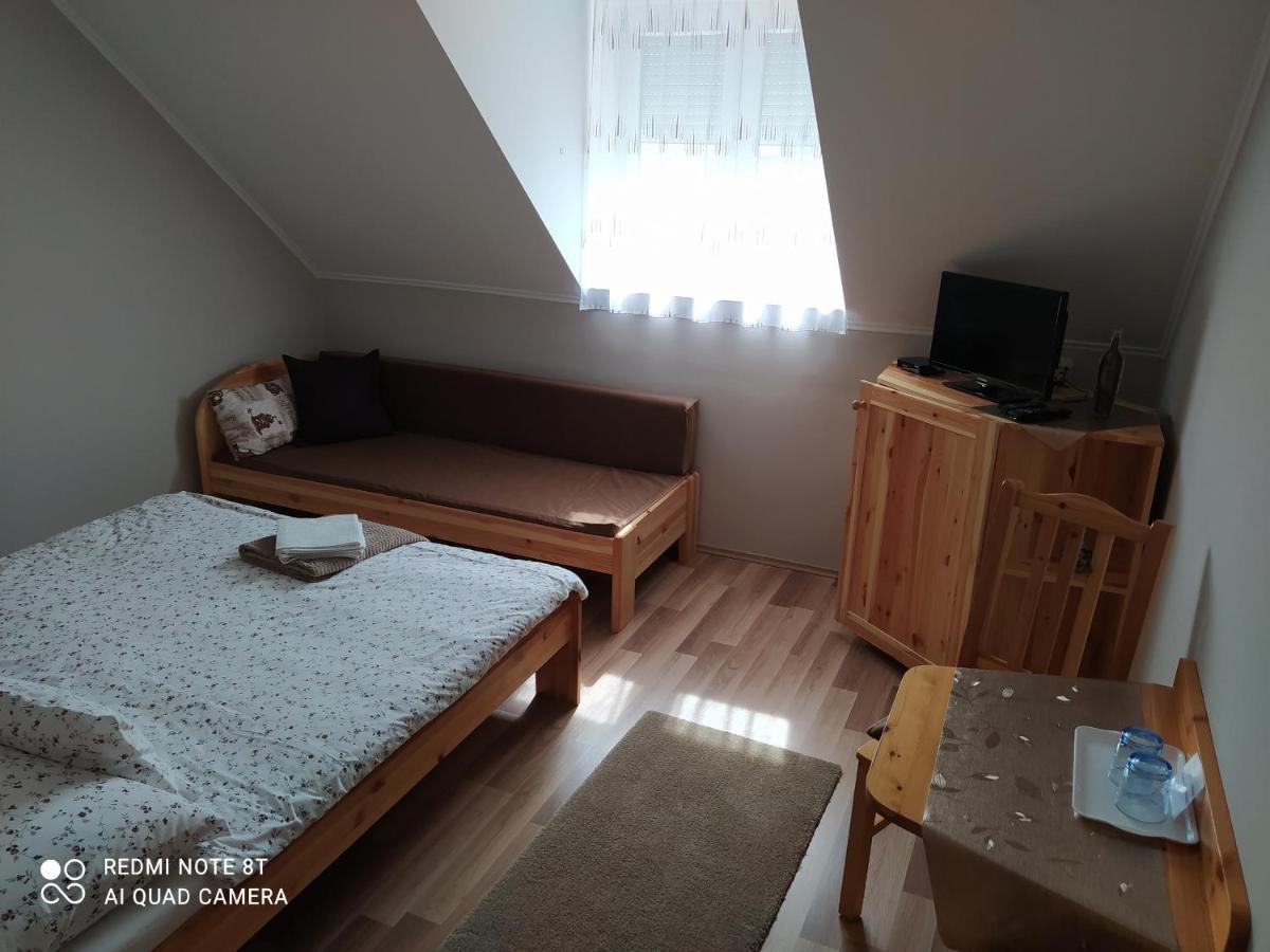 Forras-G Vendeghaz Apartment Buk Ngoại thất bức ảnh